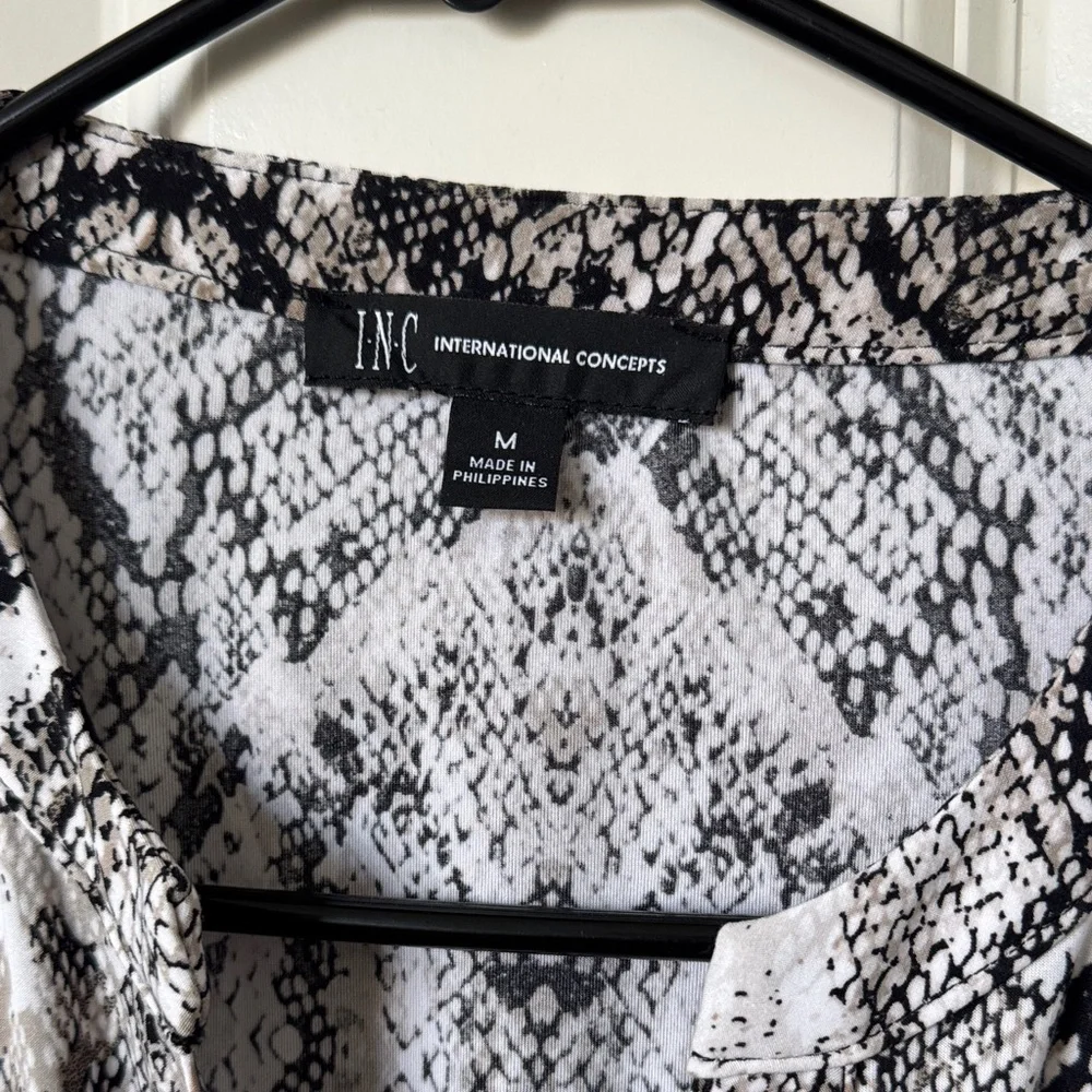INC International Concepts Women's Monochrome Snake Print Blouse - Picture 4 of 6